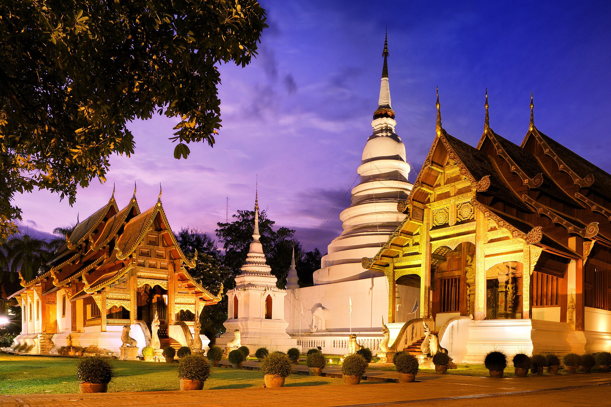 Chùa Wat Phra Singh: Nơi chứa đựng bức tượng Phật từ thời Sri Lanka